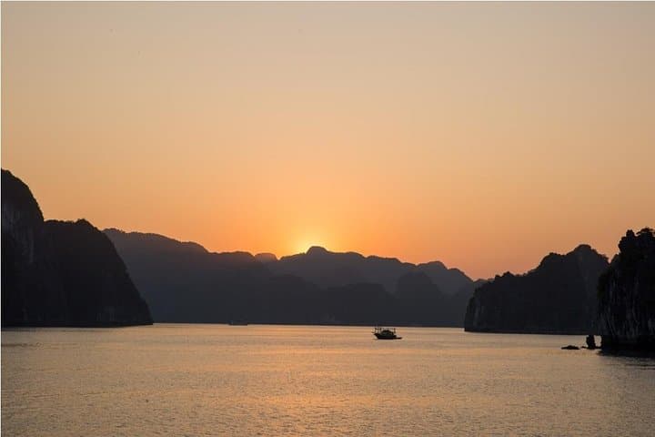 Halong Bay Deluxe 6-Hour Day Cruise from Hanoi photo 4