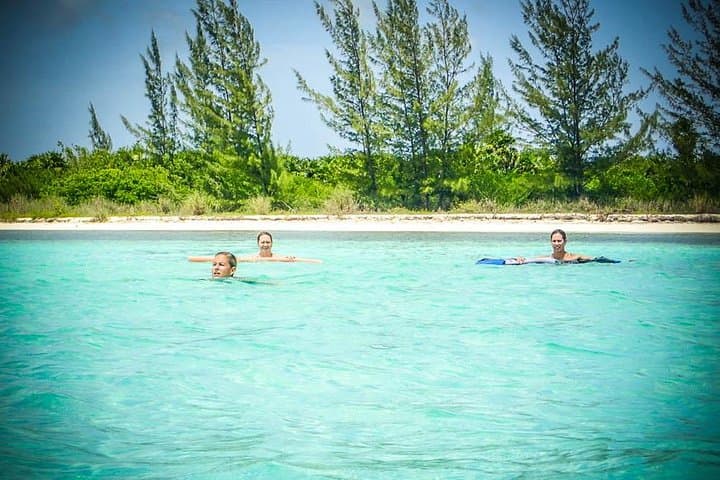 Private 8-Hour Yacht to Playa Palancar: Snorkel, Fishing & Beach Lunch