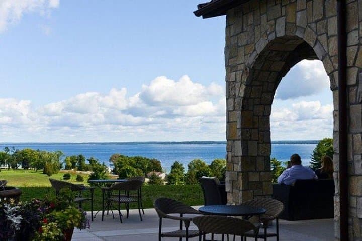 Private Traverse City Winery and Brewery Tour — Custom 4-Hour Tasting Experience photo 3