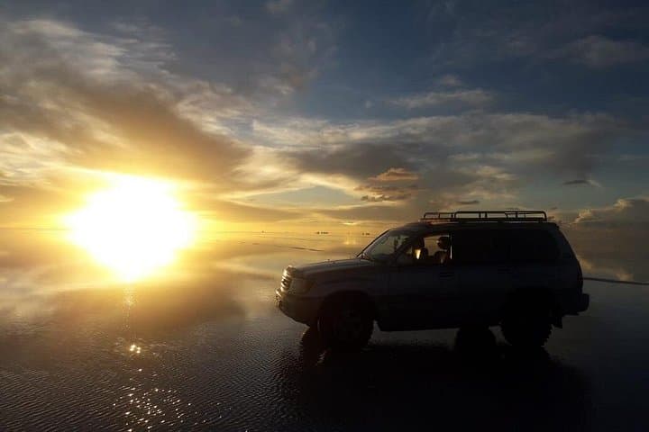 Uyuni Salt Flats Starlight & Sunrise Tour — Stargaze and Mirror Sunrise Experience photo 4