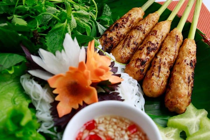 Hue Cyclo Street Food Tour: Dong Ba Market, Perfume River & Local Eats