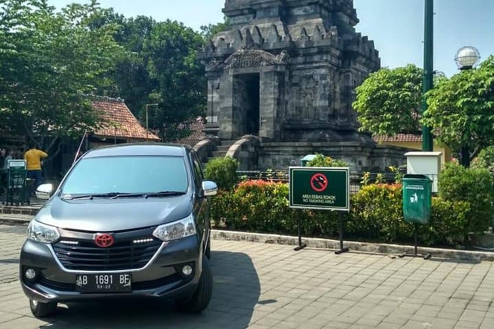 Private Yogyakarta Transport with English-Speaking Driver for Borobudur Kraton Merapi photo 3