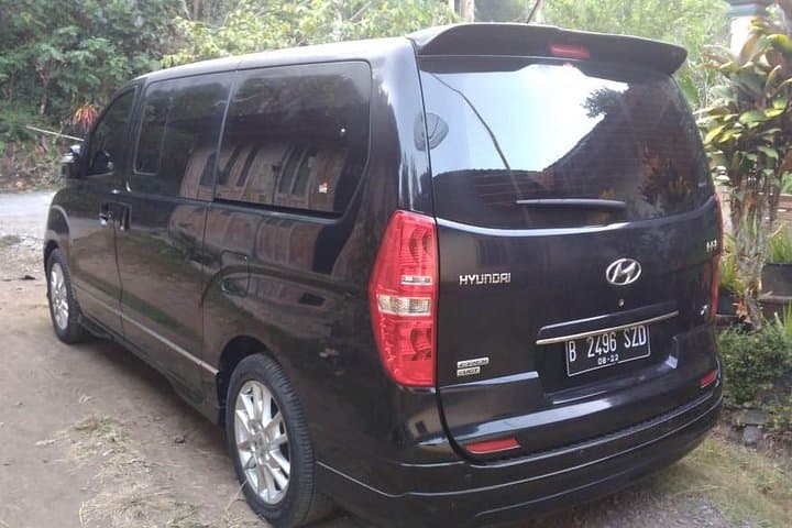 Private Yogyakarta Transport with English-Speaking Driver for Borobudur Kraton Merapi photo 4