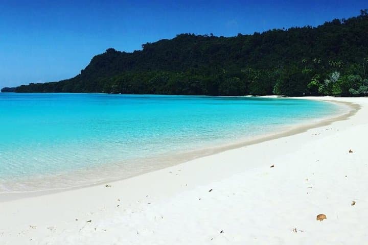 Santo Blue Hole to Champagne Beach: Full-Day Santo Island Tour