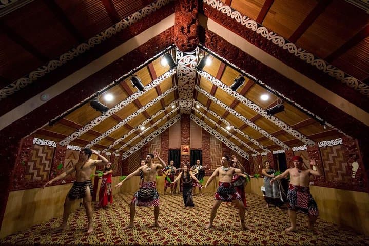 Private Hobbiton & Te Puia Tour: Rotorua Geothermal Wonders and Movie Magic