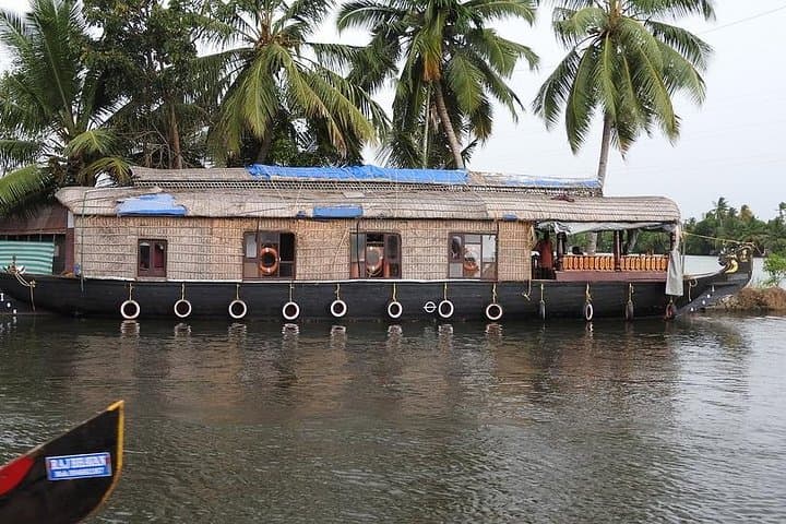10-Day Complete Kerala: Backwaters, Hill Stations & Coastal Highlights