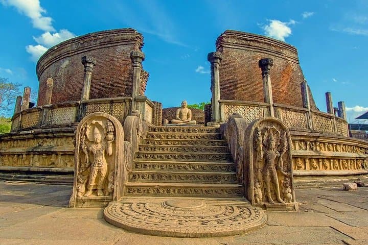 4-Day Anuradhapura Polonnaruwa Trincomalee Tour: Ancient Cities, Elephants & Sky-Blue Beaches