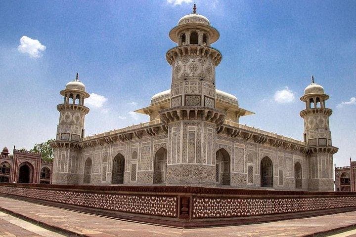 One-Day Taj Mahal & Agra City Tour from Delhi by Gatimaan Express photo 2