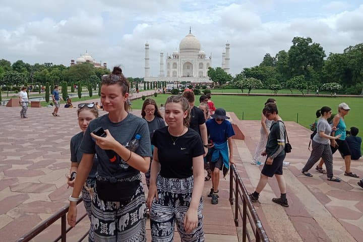 Taj Mahal Express Day Trip: Gatimaan Train from Delhi to Agra photo 3