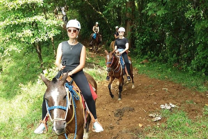 Rio Celeste Horseback Riding Tour to Natural Swimming Pool near Tenorio photo 3