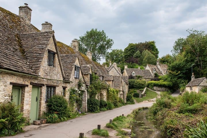 Cotswolds Private Tour from Southampton: Day Trip to Bibury, Bourton-on-the-Water & Village Lanes