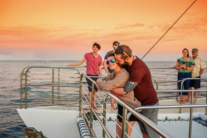 Na Pali Coast Sunset Snorkel Tour: Exploring Kauai’s Dramatic Shoreline Aboard the Lucky Lady