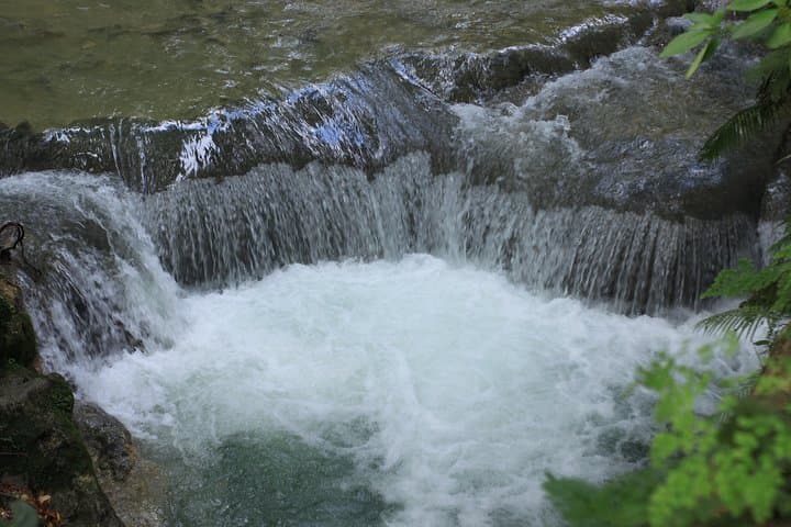 Benta River Falls and Rick's Cafe Day Trip from Montego Bay: Waterfalls, Cliff Views & Mud Baths photo 2
