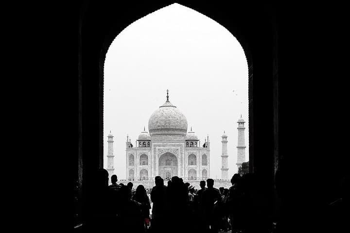 Golden Triangle with Mandawa: Sunrise at the Taj and Shekhawati Havelis photo 6