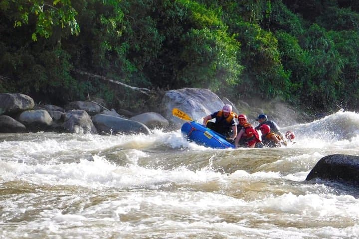 Rafting Río Negro: Baños Ecuador Class III+ and IV Adventure photo 4