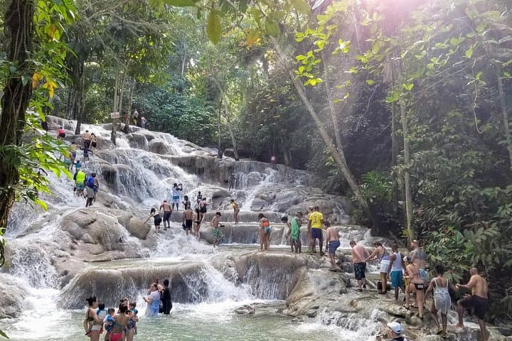 Dunn's River Falls Climb: Ocho Rios Waterfall Adventure & Practical Guide photo 2