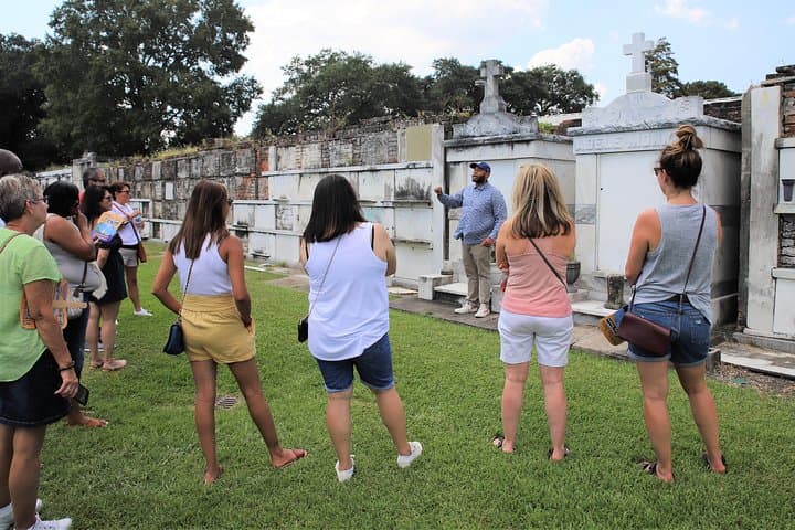 New Orleans City and Cemetery 2-Hour Bus Tour: VIP Guided Cultural Tour