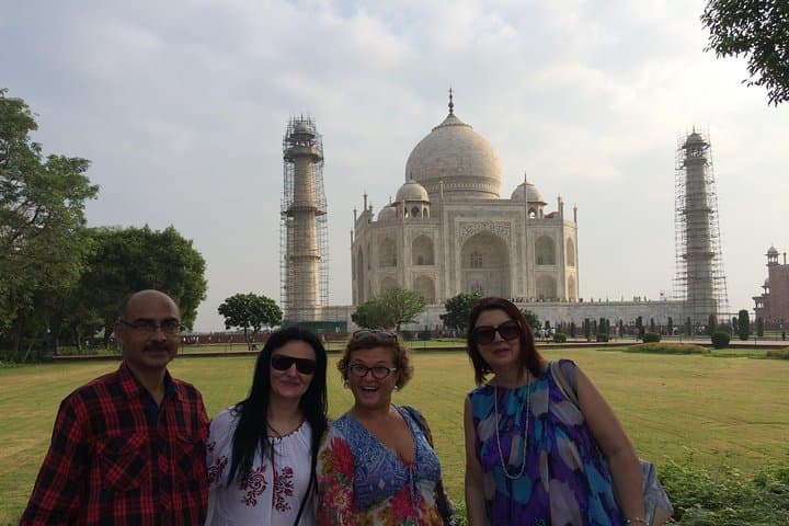 Same-Day Taj Mahal by Gatimaan Express: Fast Train Day Tour from Delhi