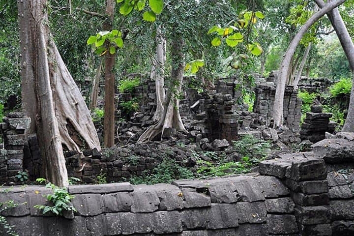 Explore Banteay Chhmar: Full-Day Private Temple Tour from Siem Reap photo 3