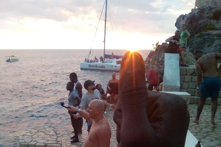 Rick's Cafe Negril: Sunset Cliffs, Cliff Jumps & Practical Visitor Guide photo 3