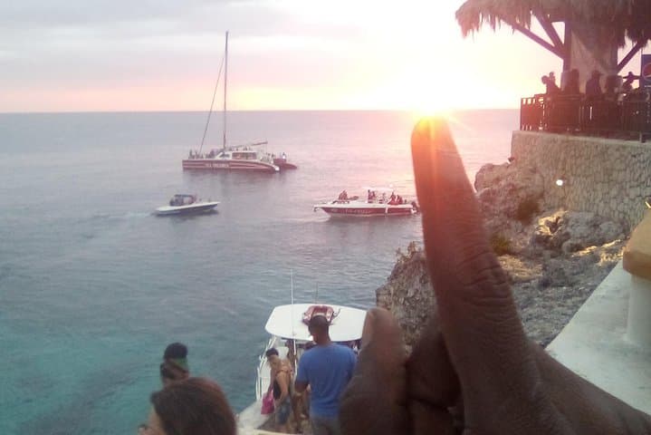 Rick's Cafe Negril: Sunset Cliffs, Cliff Jumps & Practical Visitor Guide photo 4