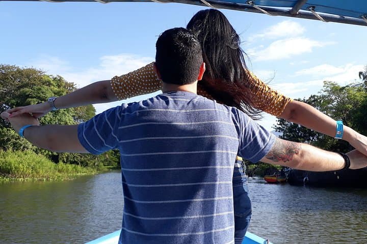 Granada Isletas and City Tour: Boat Trip to Monkey Island and Colonial Granada