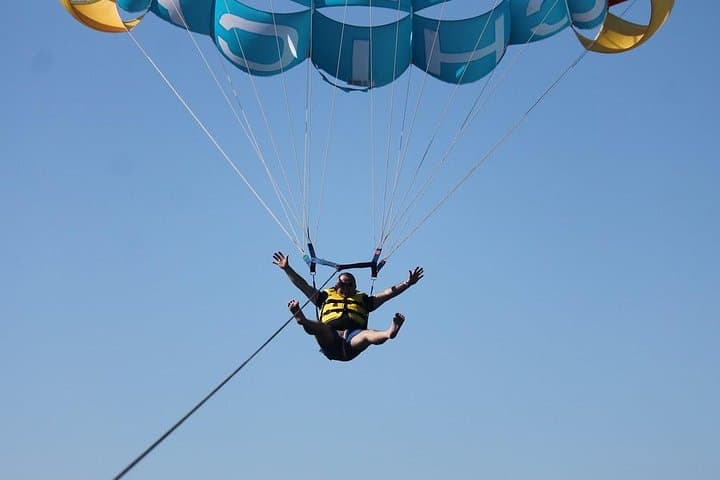 Jet‑Ski and Parasail Combo at Playa Chica, Lanzarote: 90‑Minute Coastal Thrill photo 1