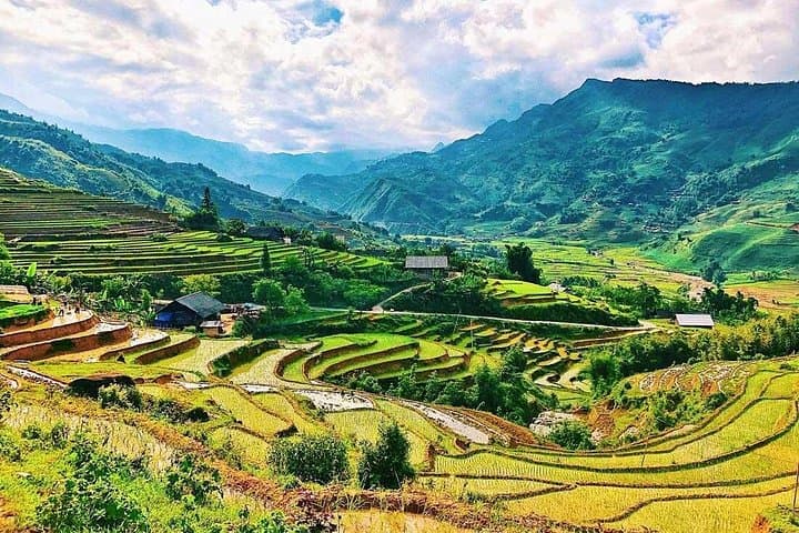 Luxury 3-Day Sapa Trek & Fansipan Peak from Hanoi — Dcar Limousine Experience photo 1