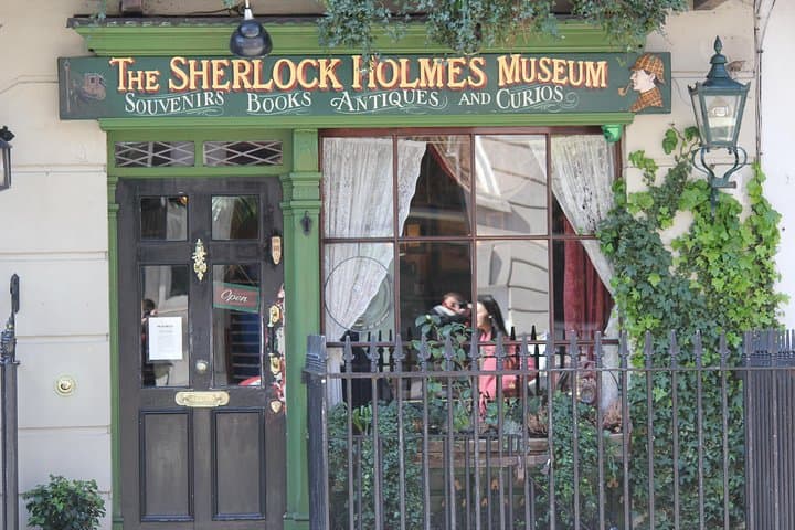 Private Sherlock Holmes Walking Tour London: Baker Street & Iconic Filming Locations photo 3