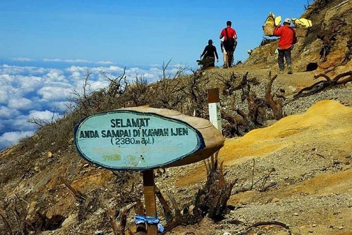 Ijen Blue Fire Sunrise Trek From Bali — Hotel, Ferry & Private Transfer photo 6