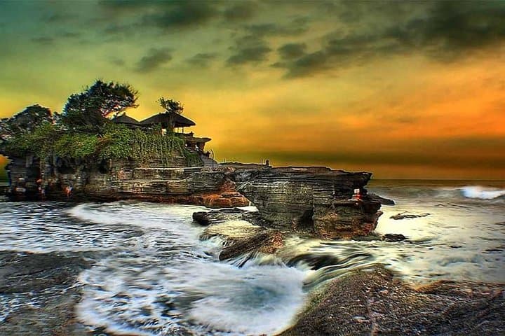 Ubud Swing and Temple Day Tour: Hideaway Swing, Ulun Danu & Tanah Lot Sunset photo 4
