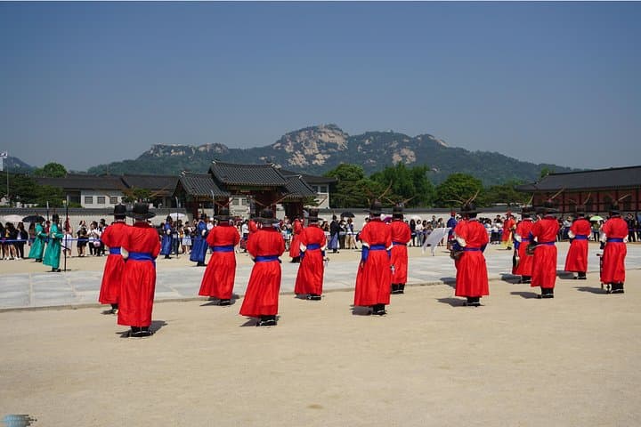 Seoul Private Full-Day City Tour with Lunch — Gyeongbokgung, Insadong & Namsan