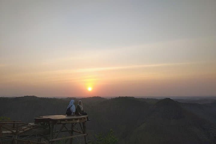 Sunrise and Jomblang Cave Expedition: Panguk Kediwung Viewpoint to the 'Heavenly Light' photo 2