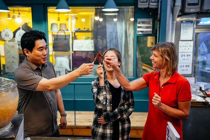 Private Seoul Food Tour: 10 Tastings with a Local Foodie Guide photo 3