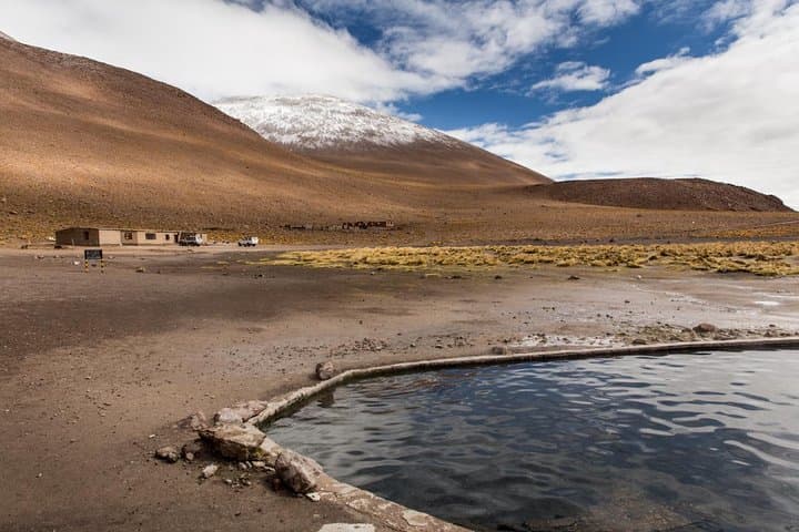 Salar de Uyuni 2-Day 4x4 Tour with Lodging & Minor Lagoons photo 6