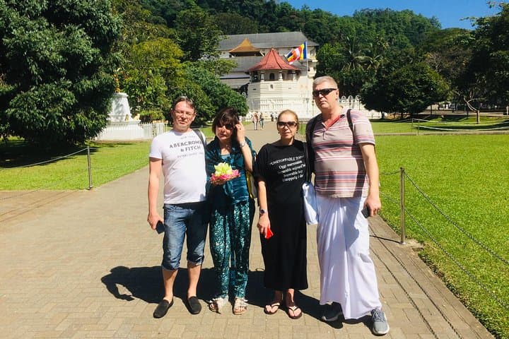 3-Day Explore Sri Lanka: Sigiriya Rock, Kandy Temple & Ayurvedic Retreat