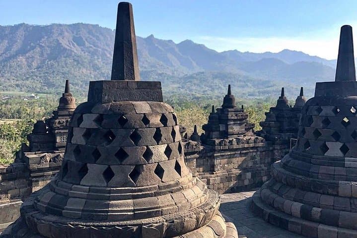 Private Yogyakarta Temple Tour: Borobudur, Pawon, Mendut & Prambanan in One Day photo 4