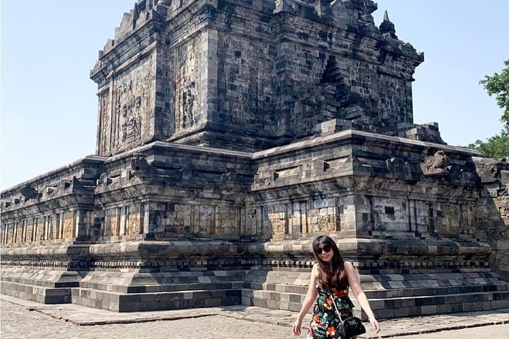 Private Yogyakarta Temple Tour: Borobudur, Pawon, Mendut & Prambanan in One Day photo 6