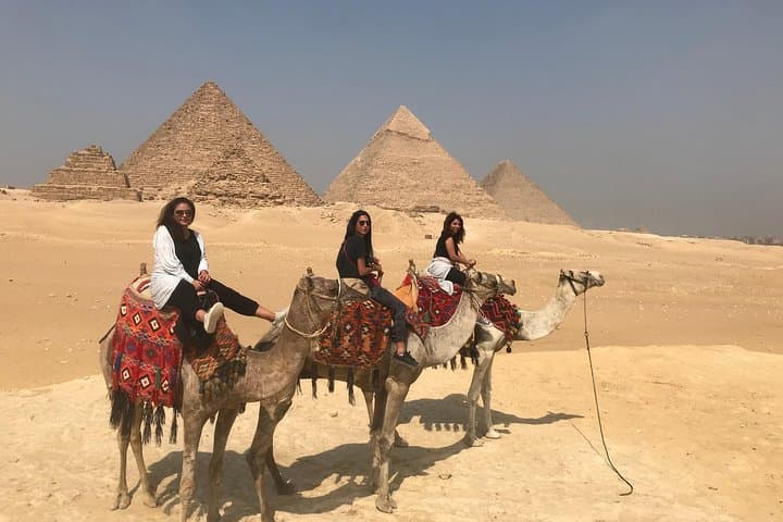 Cairo Day Tour: Pyramids, Egyptian Museum & Khan El Khalili Bazaar