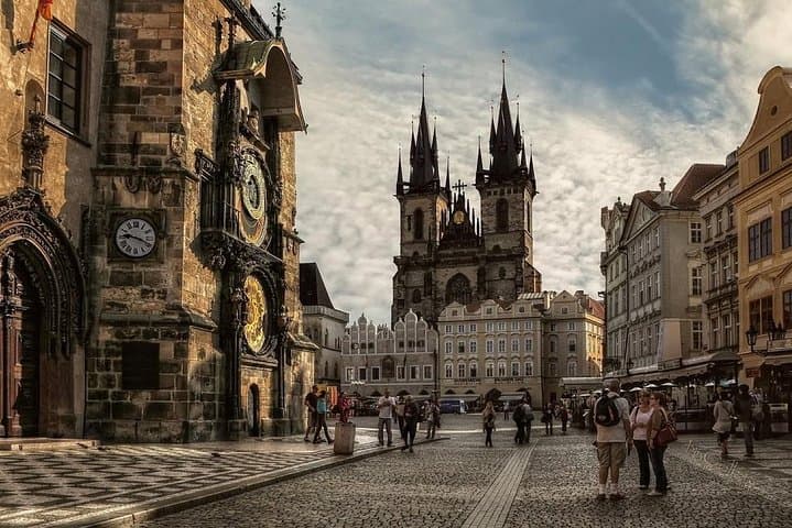 Prague in Four Hours: Private City Tour with Driver and Official Guide