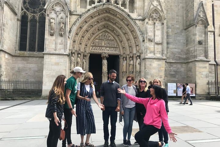 Old Bordeaux Walking Tour: Medieval Streets, Cathedral & Riverfront