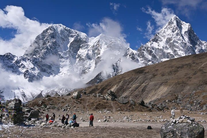 9-Day Everest Gorak Shep Trek to Everest Base Camp — High-Altitude Himalayan Route photo 1