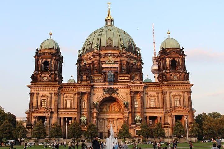 Private 4-Hour Berlin Highlights Tour — Guided City Drive with Hotel Pickup
