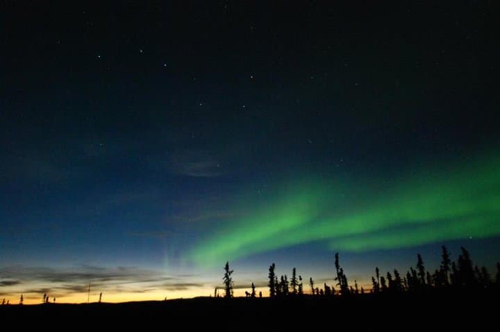 Off-the-Grid Cabin Dinner and Northern Lights Viewing Near Fairbanks
