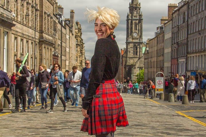 Edinburgh Old Town Photoshoot: Private Historic City Portrait Session photo 2