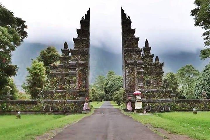 Bedugul to Tanah Lot: Full-Day Waterfalls, Ulun Danu & Sunset Tour photo 3
