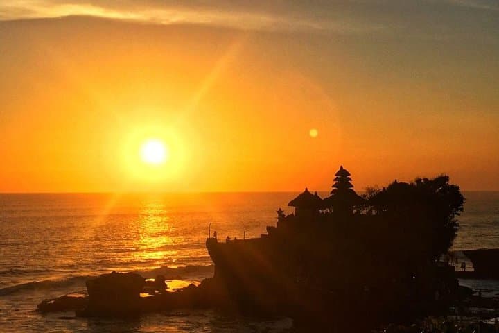 Bedugul to Tanah Lot: Full-Day Waterfalls, Ulun Danu & Sunset Tour photo 4