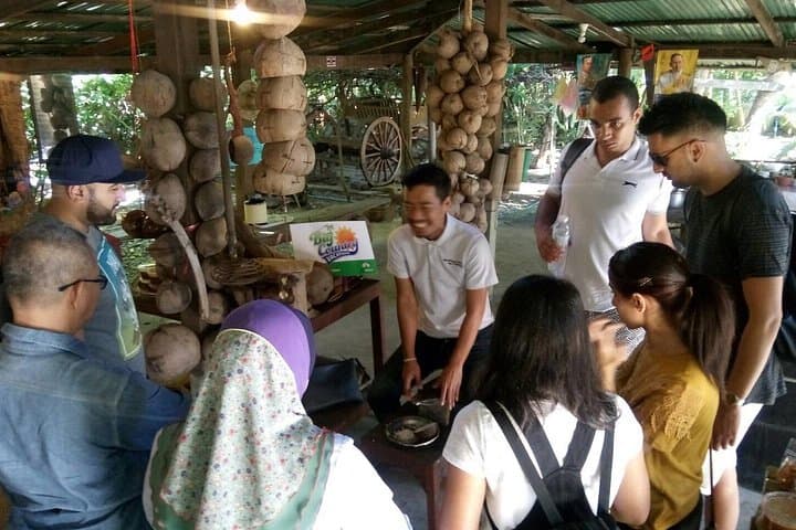 Exploring Damnoen Saduak Floating Market: Long-Tail Boat Tour & Local Coconut Sugar Demo photo 4