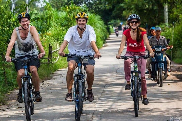 Ninh Binh Day Tour: Tam Coc Gondolas, Bich Dong Biking & Hoa Lu Temples photo 5