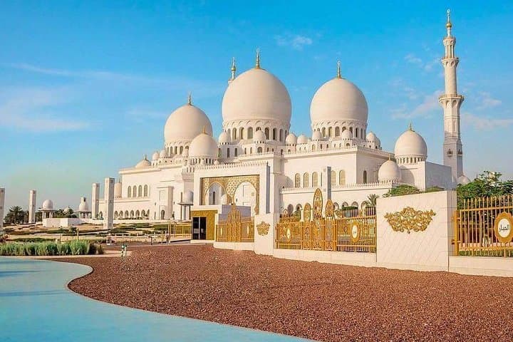 Abu Dhabi Sightseeing Tour from Dubai — Sheikh Zayed, Corniche & Cultural Stops